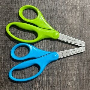 💞 Fiskars Green and Blue Blunt Tip Kids Scissors Set